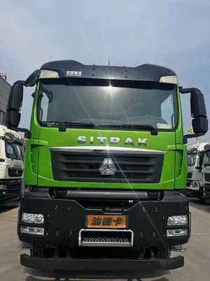 Camion de décharge 8x4 d'une puissance de 440 chevaux, de 7,2 mètres de capacité de chargement et cabine climatisée