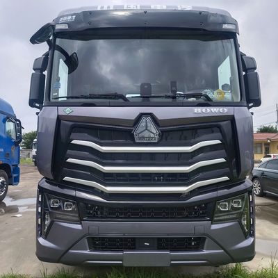 Groupe national de camions lourds 6X4 Camion à décharge avec tracteur à carburant GNL Camion de transport