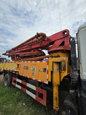 Pompes à châssis Sinotruk avec cabine climatisée et système de direction hydraulique