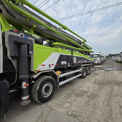 Pneus et camions-pompes réaménagés pour châssis de camions-pompes blancs en mode levage avant