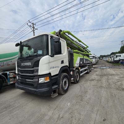 Pneus et camions-pompes réaménagés pour châssis de camions-pompes blancs en mode levage avant