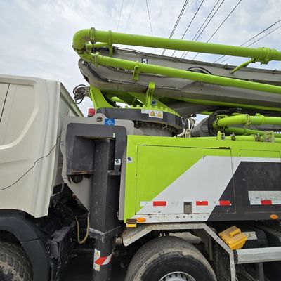 Pneus et camions-pompes réaménagés pour châssis de camions-pompes blancs en mode levage avant