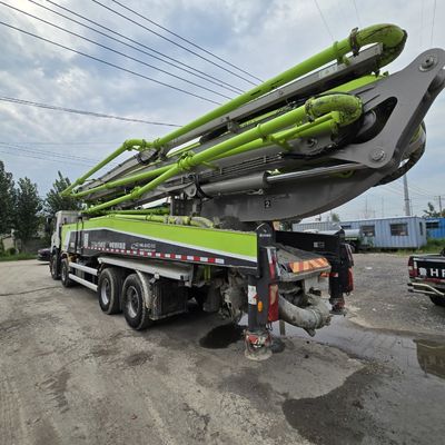 Pneus et camions-pompes réaménagés pour châssis de camions-pompes blancs en mode levage avant