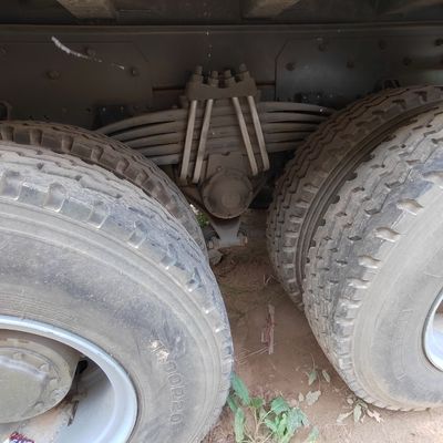 6X4 Sinotruk Chassis de camion de décharge de chargement en acier au carbone de charge lourde capacité du moteur 4-6L