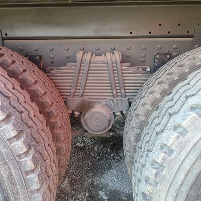 Camion à décharge diesel Sinotruk 6X4 avec pneus certifiés ISO et direction hydraulique