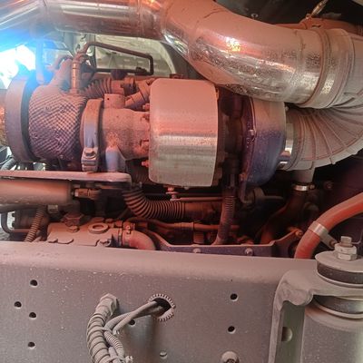 Camion à décharge diesel Sinotruk 6X4 avec pneus certifiés ISO et direction hydraulique