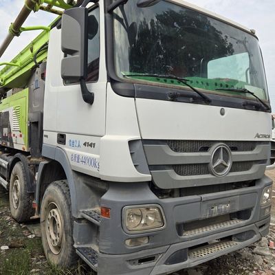 Pompes à béton à roue motrice 8×4 Sinotruk châssis camion avec système de direction assistée