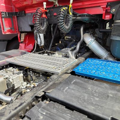 Asie centrale Shacman X5000 6X4 550HP Tracteur tête de camion Gcc avec et 6.8x2.5x3.8m Taille