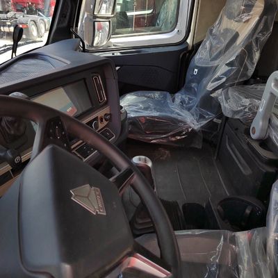 Appareil de remorque à tracteur Sinotruk avec réservoir de carburant de 400 L et siège du conducteur