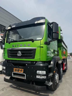 Camion de décharge 8x4 d'une puissance de 440 chevaux, de 7,2 mètres de capacité de chargement et cabine climatisée