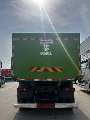 Camion de décharge 8x4 d'une puissance de 440 chevaux, de 7,2 mètres de capacité de chargement et cabine climatisée