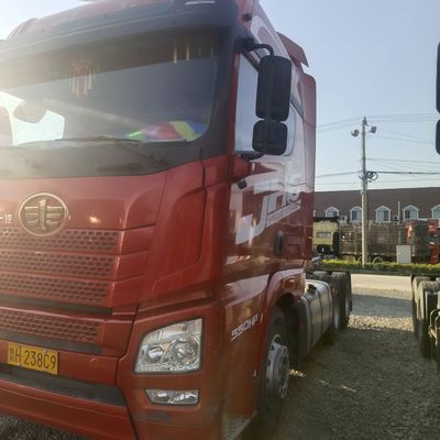 Camion tracteur FAW 6X4 de 420 chevaux avec transmission manuelle et service après-vente de 6 mois