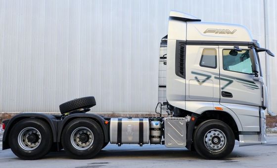 Véhicule de traction à tracteur 6x4 lourd avec siège à suspension pneumatique et direction hydraulique