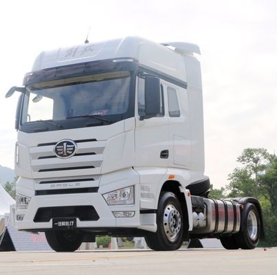 31-40t Sinotruk Sitrak T7 Shacman FAW Foton HOWO 6X4 Semi-remorque Tête de basculement Dumper électrique chariot élévateur à fourche Déchets Cargo Carburant réservoir d'eau mélangeur camions-tracteurs lourds