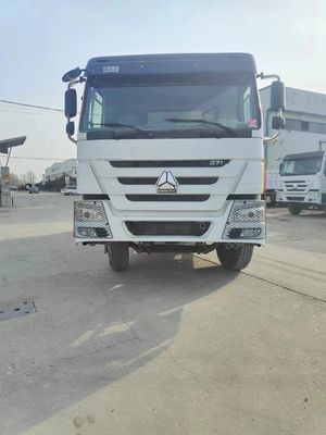 8.5x2.6x3.6m Truck à décharges lourds avec châssis Sinotruk Durable capacité du moteur 4-6L