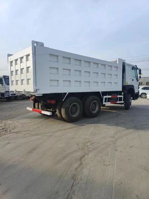 8.5x2.6x3.6m Truck à décharges lourds avec châssis Sinotruk Durable capacité du moteur 4-6L