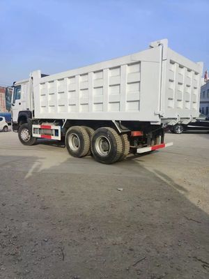 8.5x2.6x3.6m Truck à décharges lourds avec châssis Sinotruk Durable capacité du moteur 4-6L