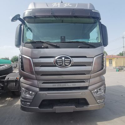 Camion FAW G7 d'occasion avec une capacité de charge de 31 à 40 tonnes et une conception de pneus sans tube