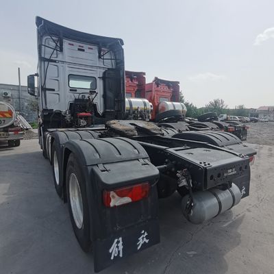 Camion FAW G7 d'occasion avec une capacité de charge de 31 à 40 tonnes et une conception de pneus sans tube