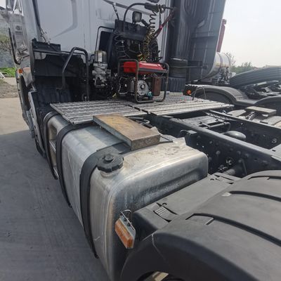 Camion FAW G7 d'occasion avec une capacité de charge de 31 à 40 tonnes et une conception de pneus sans tube
