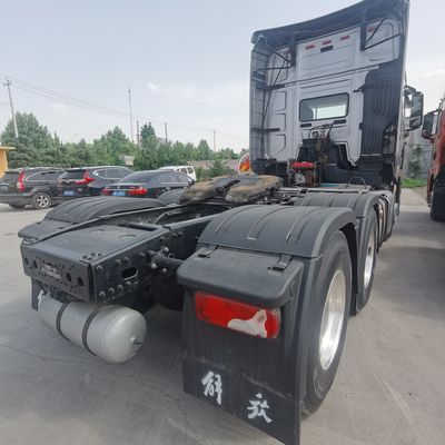 Camion FAW G7 d'occasion avec une capacité de charge de 31 à 40 tonnes et une conception de pneus sans tube