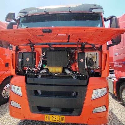 Sinotruk Used Second Hand HOWO Truck de transport de marchandises lourds CNG 6X4 Truck à tracteur