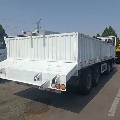 Durable HOWO 371 camion de décharge pour la construction 6.8x2.5x3.8m Garantie de remboursement de 30 jours