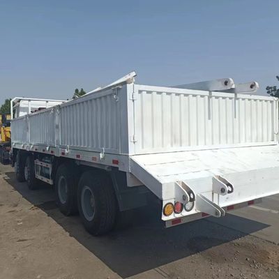 Durable HOWO 371 camion de décharge pour la construction 6.8x2.5x3.8m Garantie de remboursement de 30 jours
