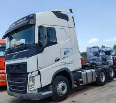 Volvo prime s Tracteur d'occasion Amélioré à 460 ch 6X2r National V avec direction hydraulique