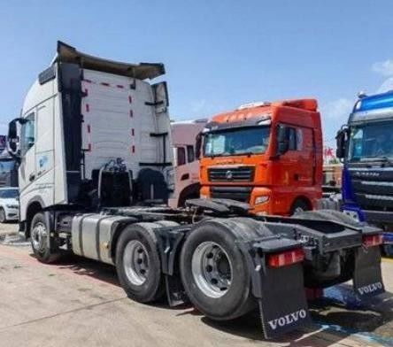 Volvo prime s Tracteur d'occasion Amélioré à 460 ch 6X2r National V avec direction hydraulique