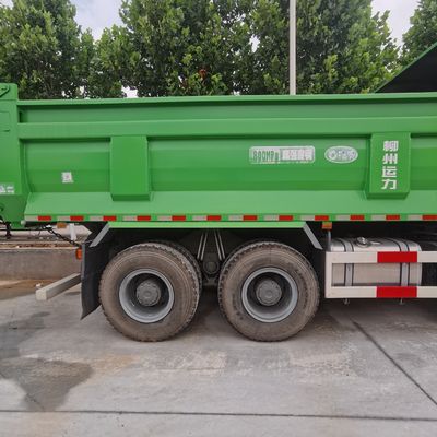 Chassis Sinotruk 6X4 camion poubelle avec système hydraulique de direction assistée