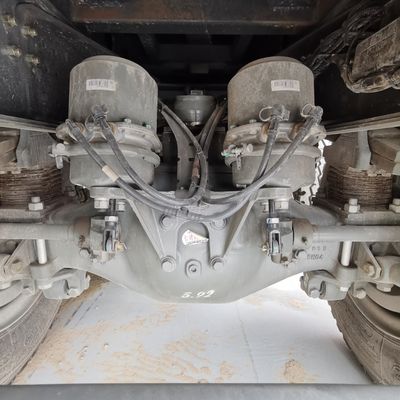 Chassis Sinotruk 6X4 camion poubelle avec système hydraulique de direction assistée