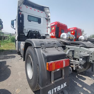Demande personnalisée Truck de traction lourd HOWO H7 à 400 chevaux 6,8 x 2,5 x 3,8 m