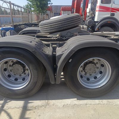 6×4 roue motrice transmission manuelle Haowo Heavy Duty Tractor Truck avec suspension pneumatique