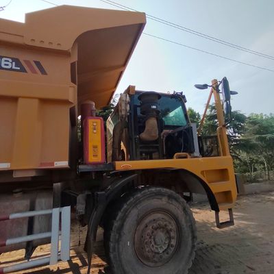 Camion-tracteur à haute puissance 351-450 ch avec châssis Sinotruk et direction hydraulique