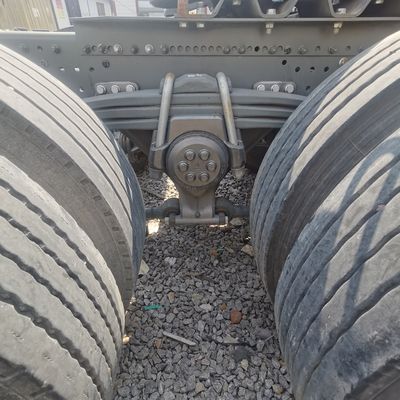 Semi-remorque de remorquage avec Shacman 6X4 Heavy Duty Tractor Tipper et réservoir de carburant de 1000L