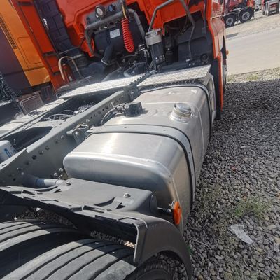 Semi-remorque de remorquage avec Shacman 6X4 Heavy Duty Tractor Tipper et réservoir de carburant de 1000L