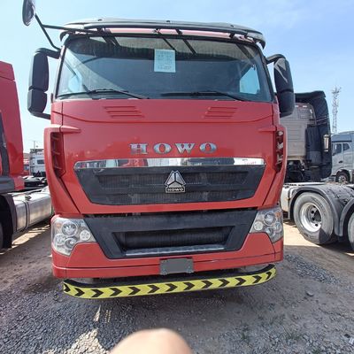 Modèle de camion rouge HOWO T7h 440 destiné au transport de marchandises lourdes dans une semi-remorque traction