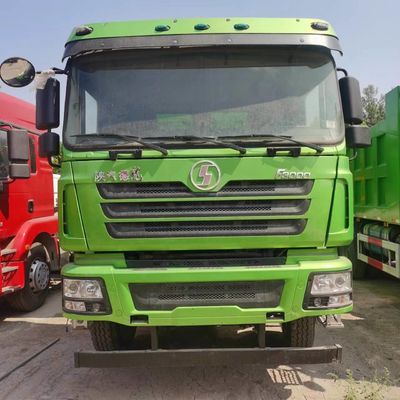 Camion à décharge durable Sinotruk avec direction hydraulique et pneus Boîte de chargement en acier au carbone