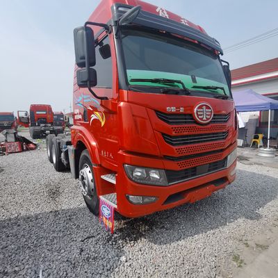 Tracteur lourd à transmission manuelle de type 600L à capacité de carburant avec semi-remorque traînée