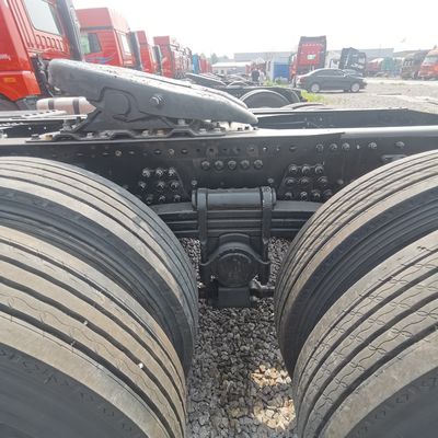 Tracteur lourd à transmission manuelle de type 600L à capacité de carburant avec semi-remorque traînée
