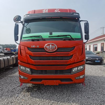 Tracteur lourd à transmission manuelle de type 600L à capacité de carburant avec semi-remorque traînée