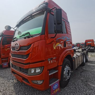 Tracteur lourd à transmission manuelle de type 600L à capacité de carburant avec semi-remorque traînée