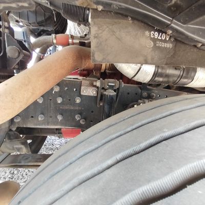 31 à 40 t Capacité de charge Diesel Auman 6X4 Chariot tracteur pour la construction et le transport