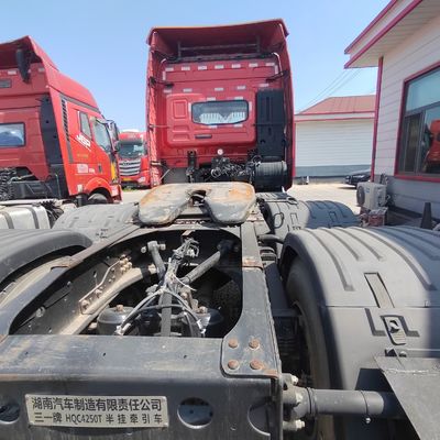 Pneus et châssis Sinotruk Multifonction Transporteur pour le transport portuaire personnalisé