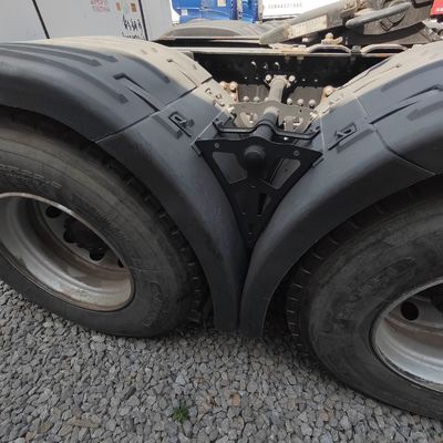 Pneus et châssis Sinotruk Multifonction Transporteur pour le transport portuaire personnalisé