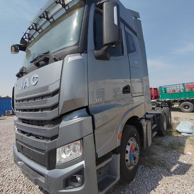 JAC 540 Camion lourd 560HP Tracteur 6X4 avec siège à suspension pneumatique et direction hydraulique