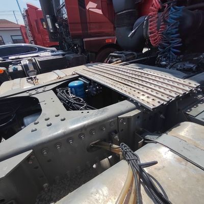 Capacité de chargement de 30 t Type de transmission manuelle Chassis Sinotruk lourd