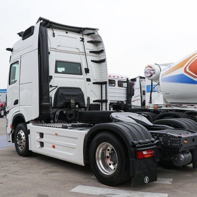 Camion tracteur à réservoir de carburant de 600 L avec siège du conducteur en suspension pneumatique et capacité du moteur &gt; 8 L