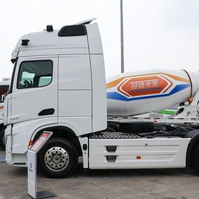 Camion tracteur à réservoir de carburant de 600 L avec siège du conducteur en suspension pneumatique et capacité du moteur &gt; 8 L